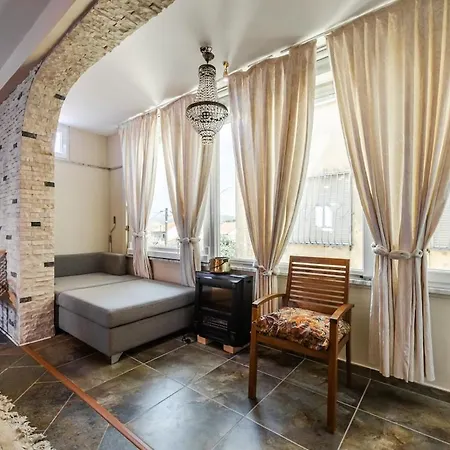 Charming 1br In Center Apartment