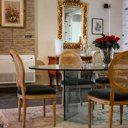 Charming 1br In Center Apartment