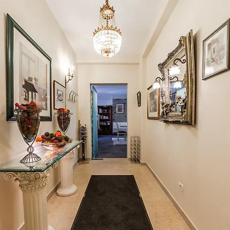 Charming 1br In Center *