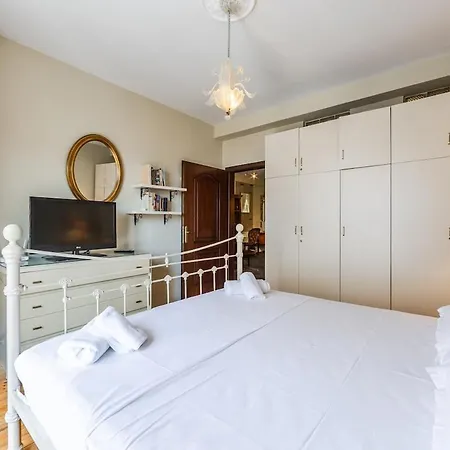 Charming 1br In Center Apartment Shkoder