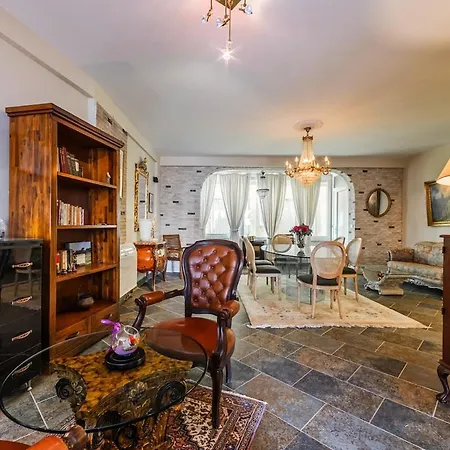 Charming 1br In Center Apartment *