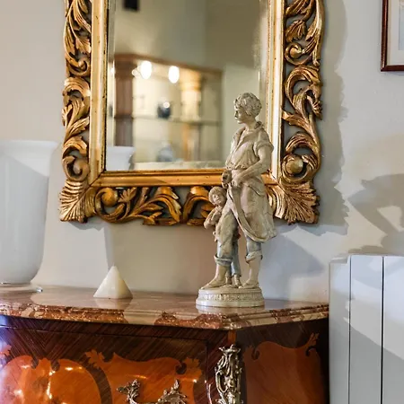 Charming 1br In Center *
