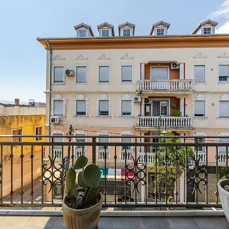 Charming 1br In Center Shkoder